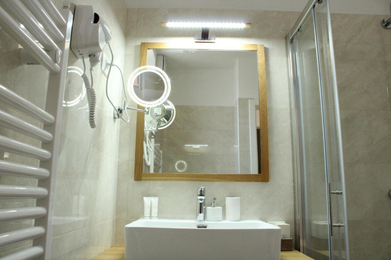 G House Hotel Dutovlje Bagian luar foto