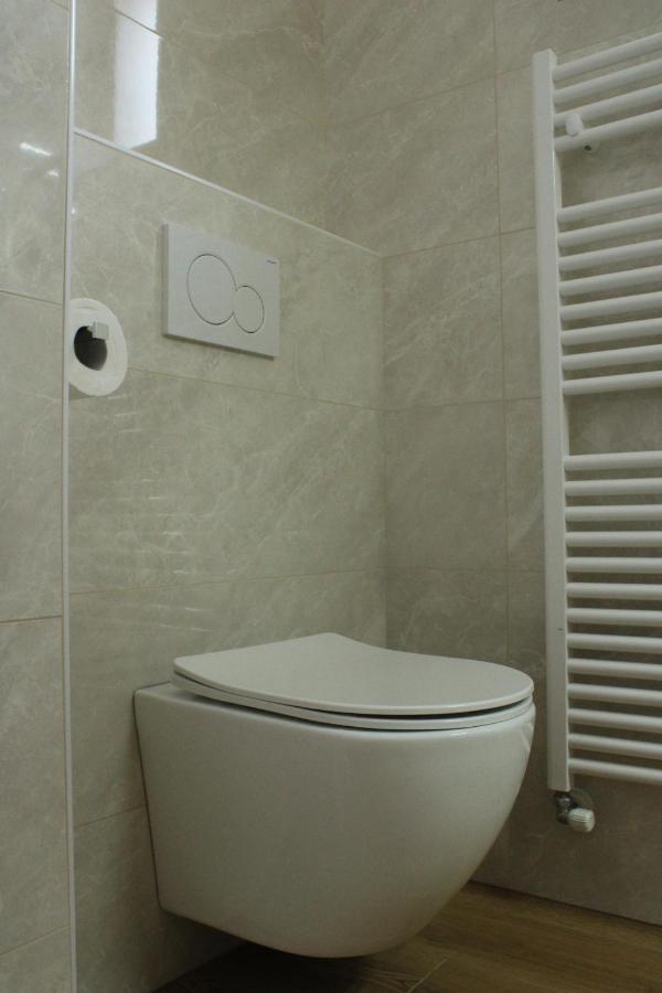 G House Hotel Dutovlje Bagian luar foto