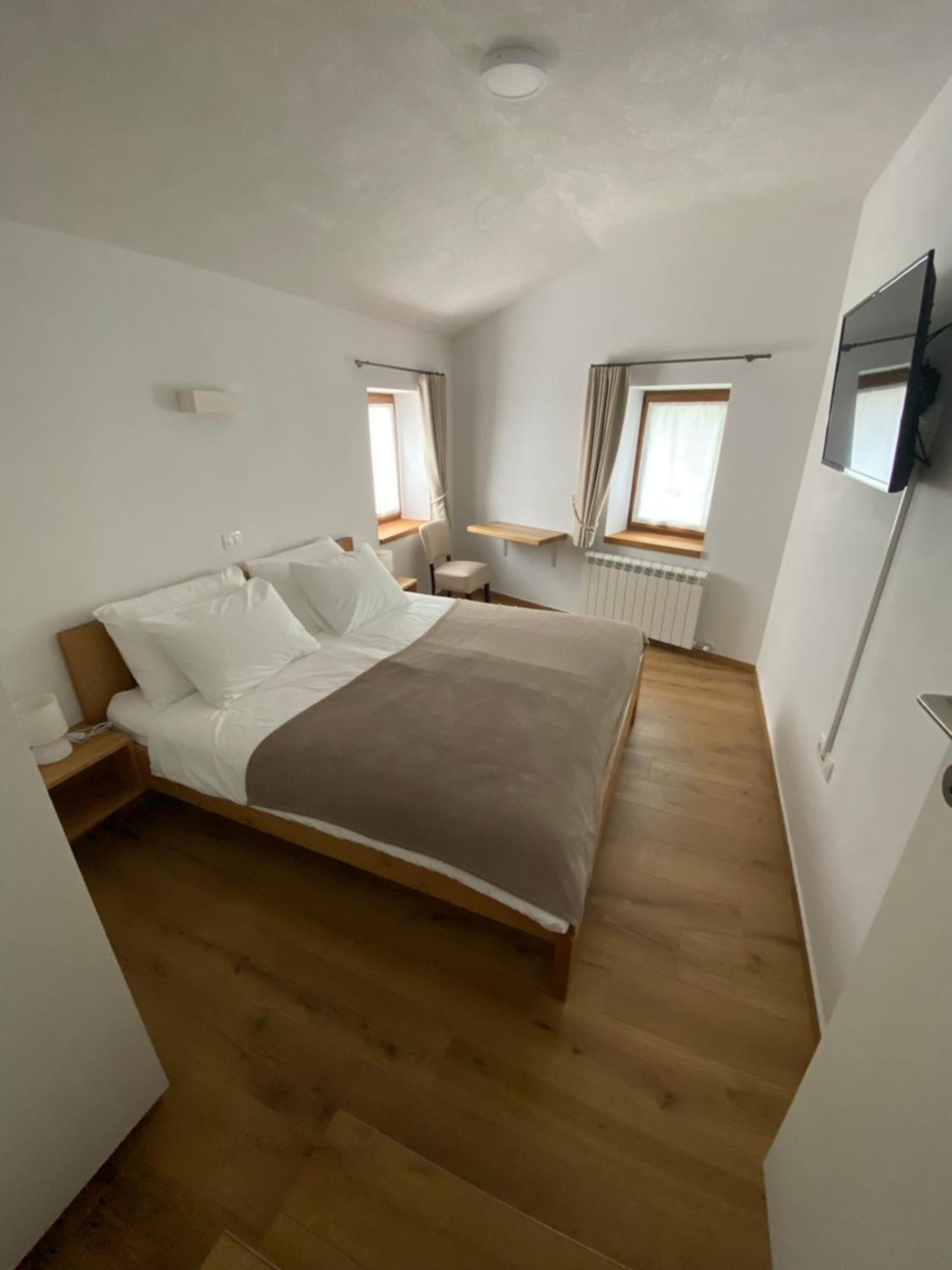 G House Hotel Dutovlje Bagian luar foto