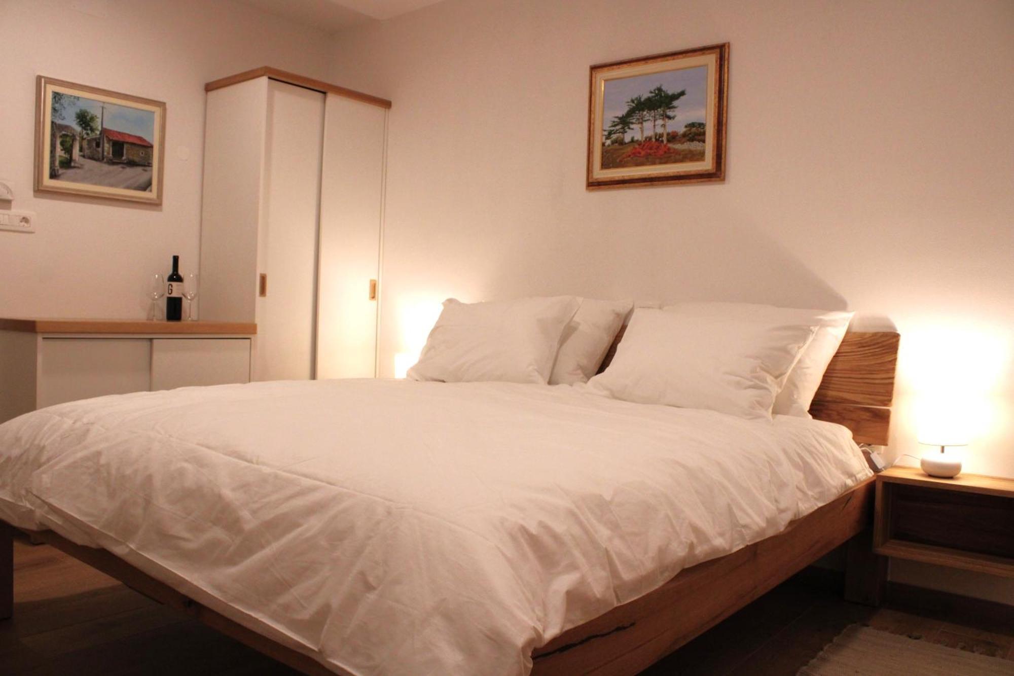 G House Hotel Dutovlje Bagian luar foto