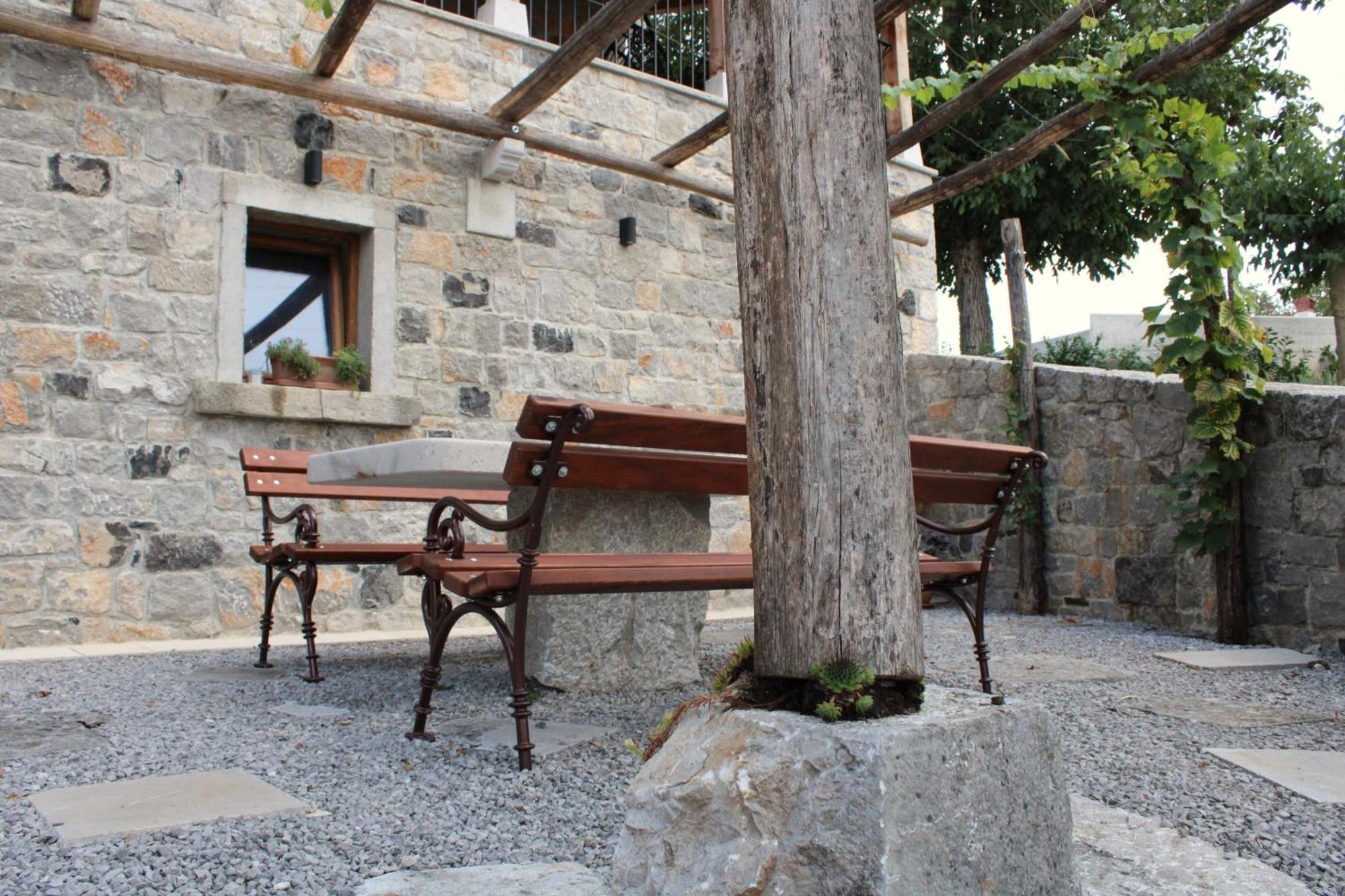 G House Hotel Dutovlje Bagian luar foto