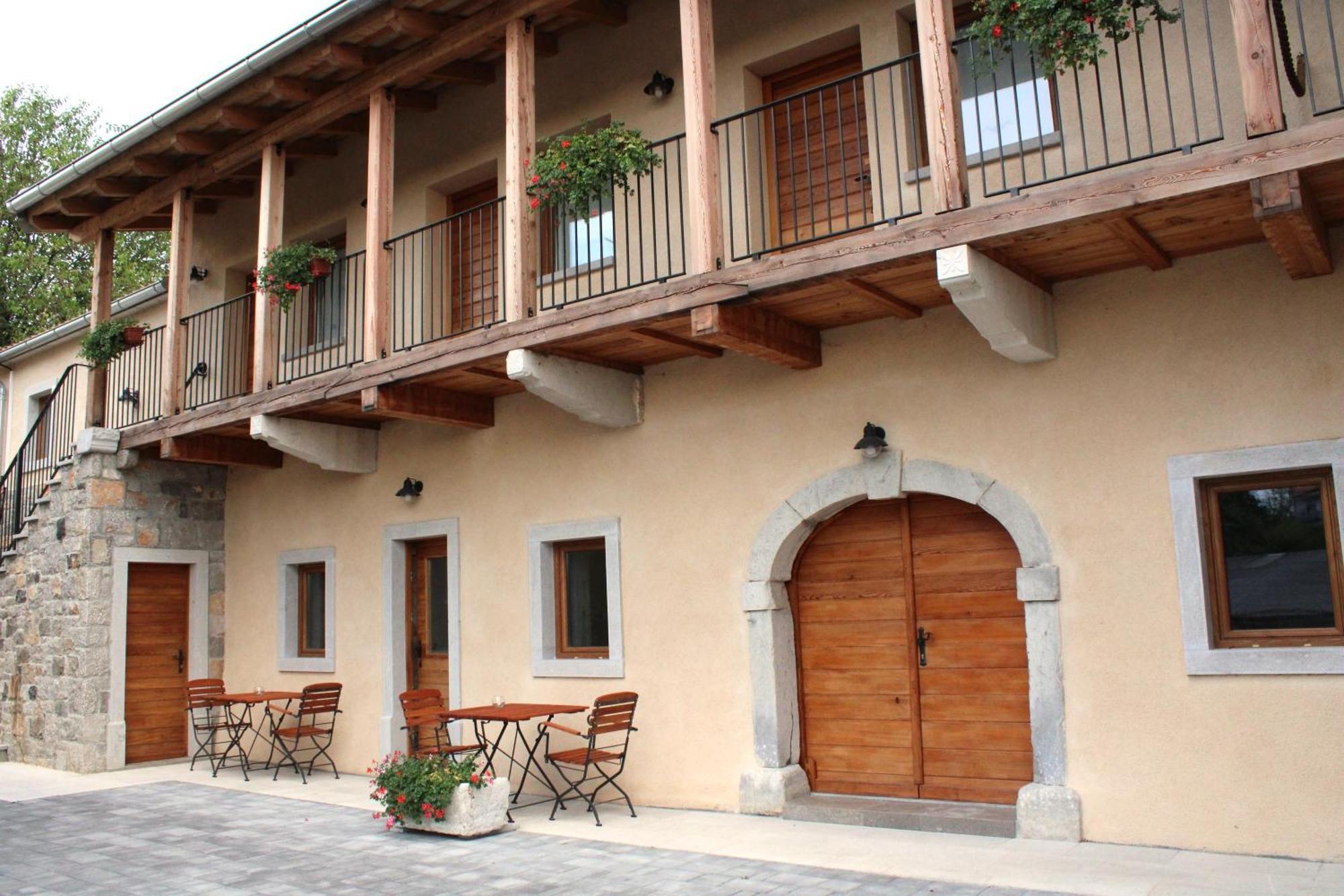 G House Hotel Dutovlje Bagian luar foto